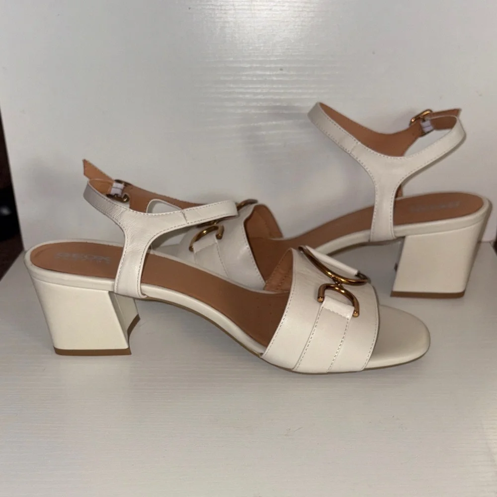 Womens Italian leather Sandals block heel| Gold Accent buckles.like new Size 10 - Picture 2 of 9